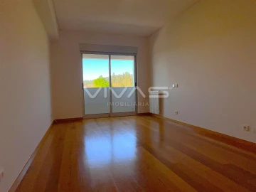 Apartamento T3 para Arrendamento em Vila Verde e Barbudo