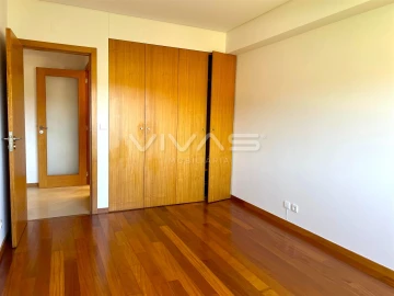 Apartamento T3 para Arrendamento em Vila Verde e Barbudo