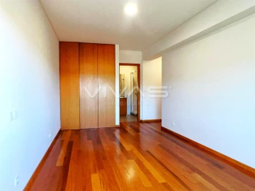 Apartamento T3 para Arrendamento em Vila Verde e Barbudo