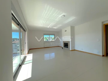 Apartamento T3 para Arrendamento em Vila Verde e Barbudo