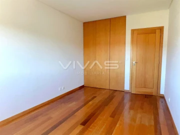 Apartamento T3 para Arrendamento em Vila Verde e Barbudo