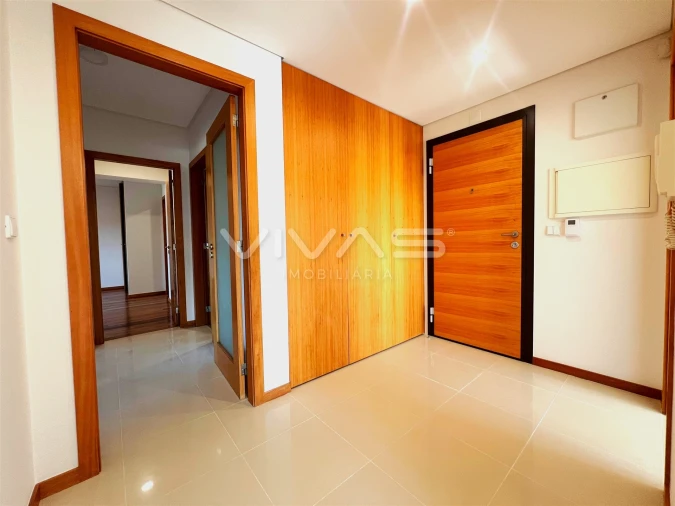 Apartamento T3 para Arrendamento em Vila Verde e Barbudo Foto 8