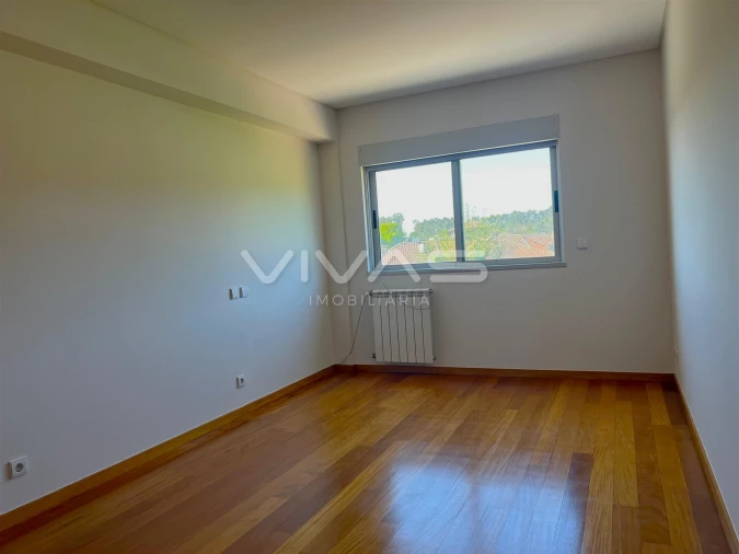 Apartamento T3 para Arrendamento em Vila Verde e Barbudo Foto 14