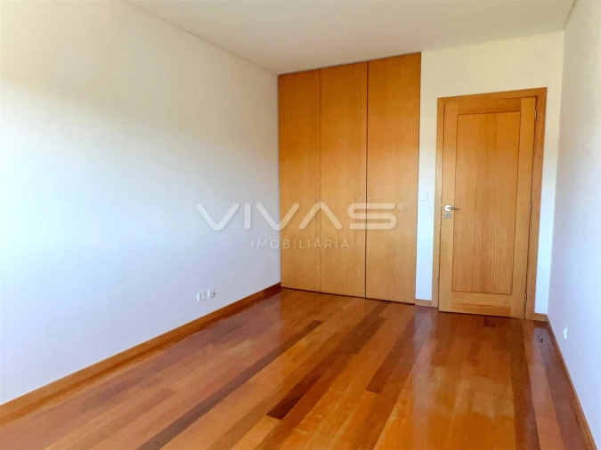 Apartamento T3 para Arrendamento em Vila Verde e Barbudo Foto 15