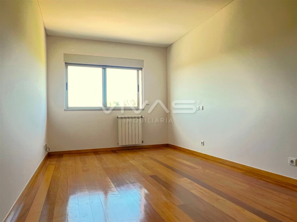 Apartamento T3 para Arrendamento em Vila Verde e Barbudo Foto 11