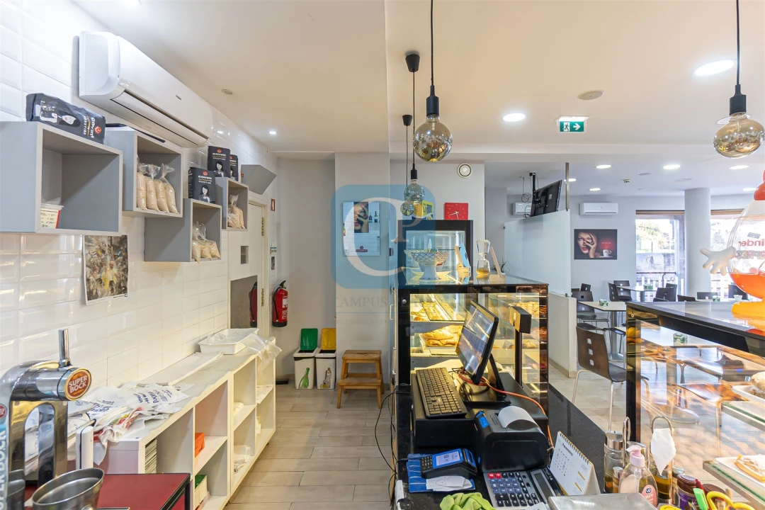 Loja para Venda em Cidade da Maia Foto 16