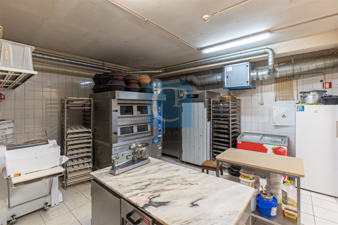 Loja para Venda em Cidade da Maia Foto 21