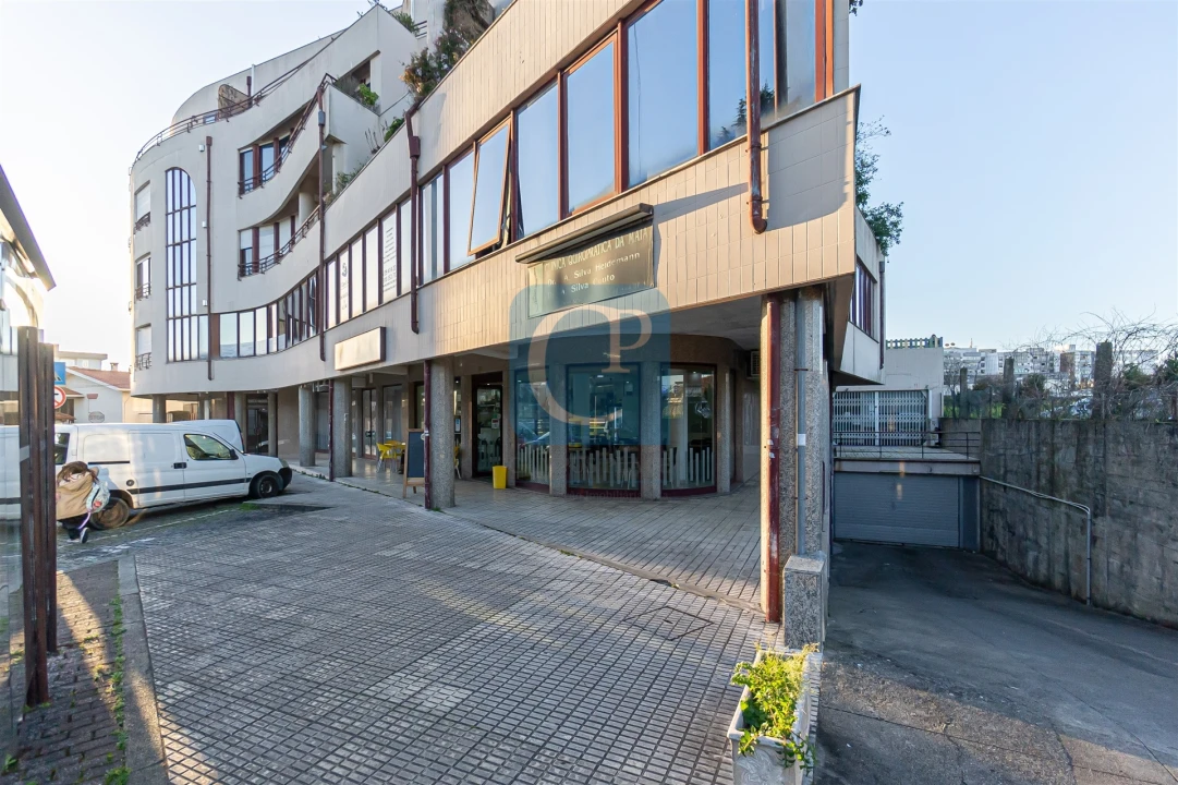 Loja para Venda em Cidade da Maia Foto 23