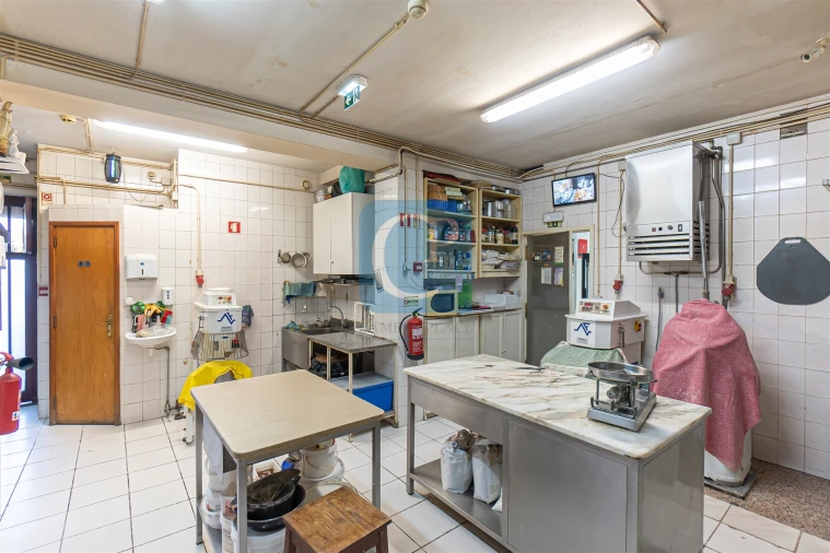 Loja para Venda em Cidade da Maia Foto 18