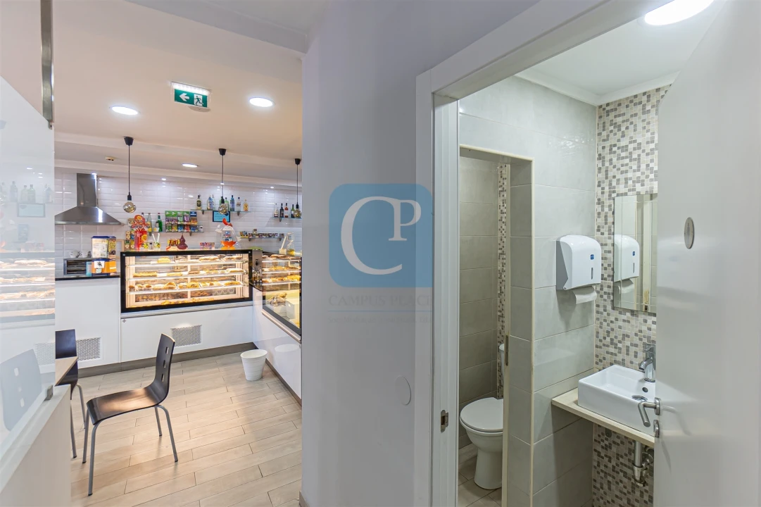 Loja para Venda em Cidade da Maia Foto 11