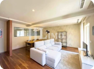 Apartamento T2 para Arrendamento em Santo António