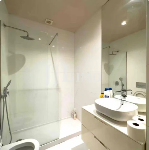 Apartamento T2 para Arrendamento em Santo António