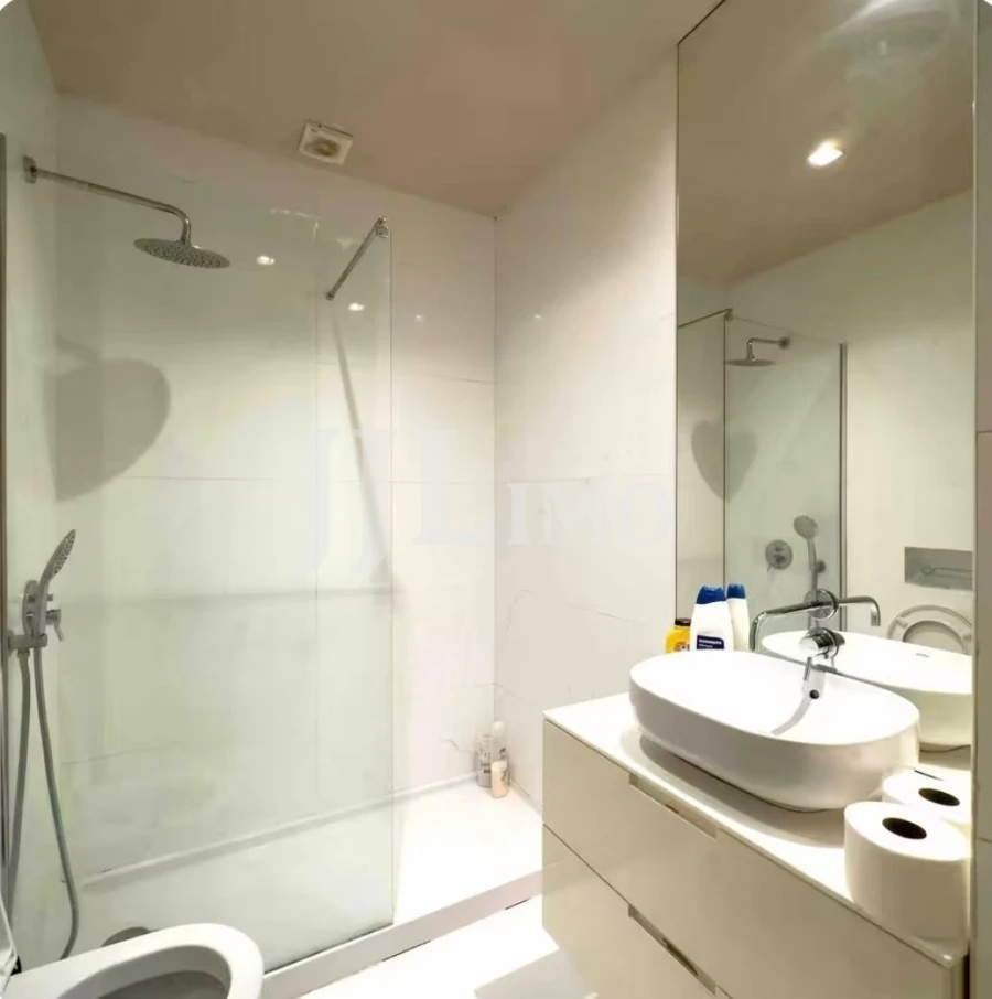 Apartamento T2 para Arrendamento em Santo António Foto 11