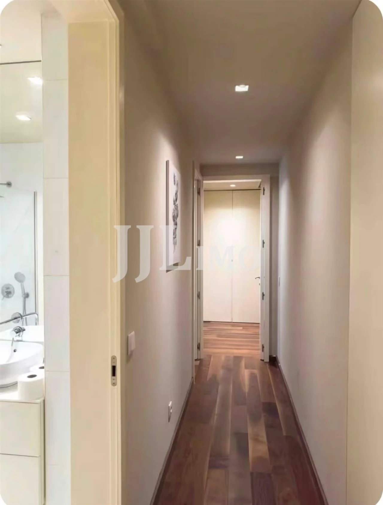 Apartamento T2 para Arrendamento em Santo António Foto 5