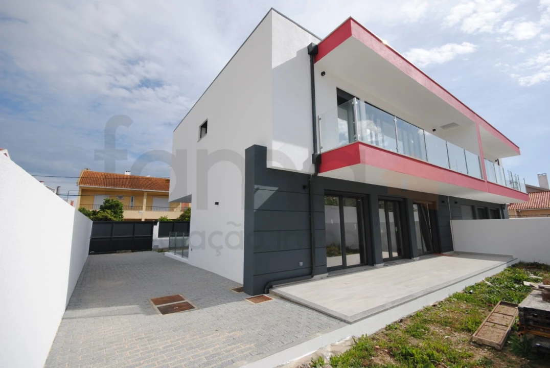 Moradia T4 para Venda em São Domingos de Rana Foto 1