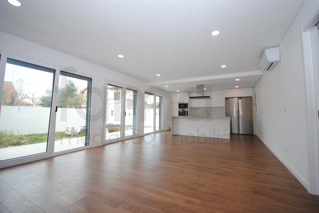 Moradia T4 para Venda em São Domingos de Rana Foto 6