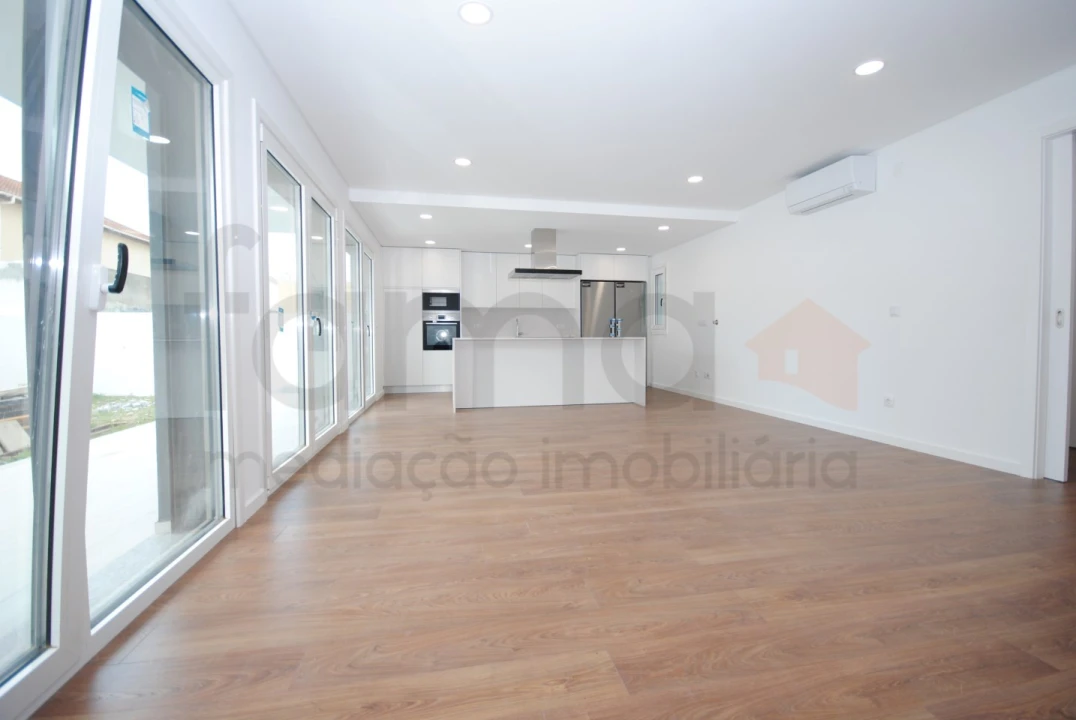 Moradia T4 para Venda em São Domingos de Rana Foto 7