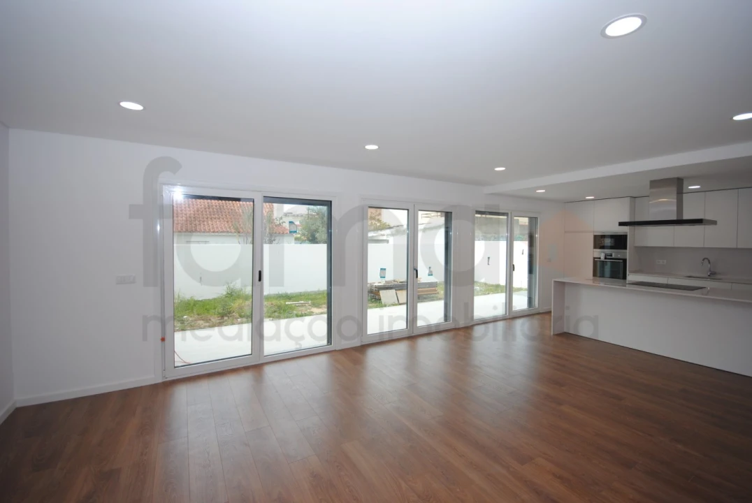 Moradia T4 para Venda em São Domingos de Rana Foto 14