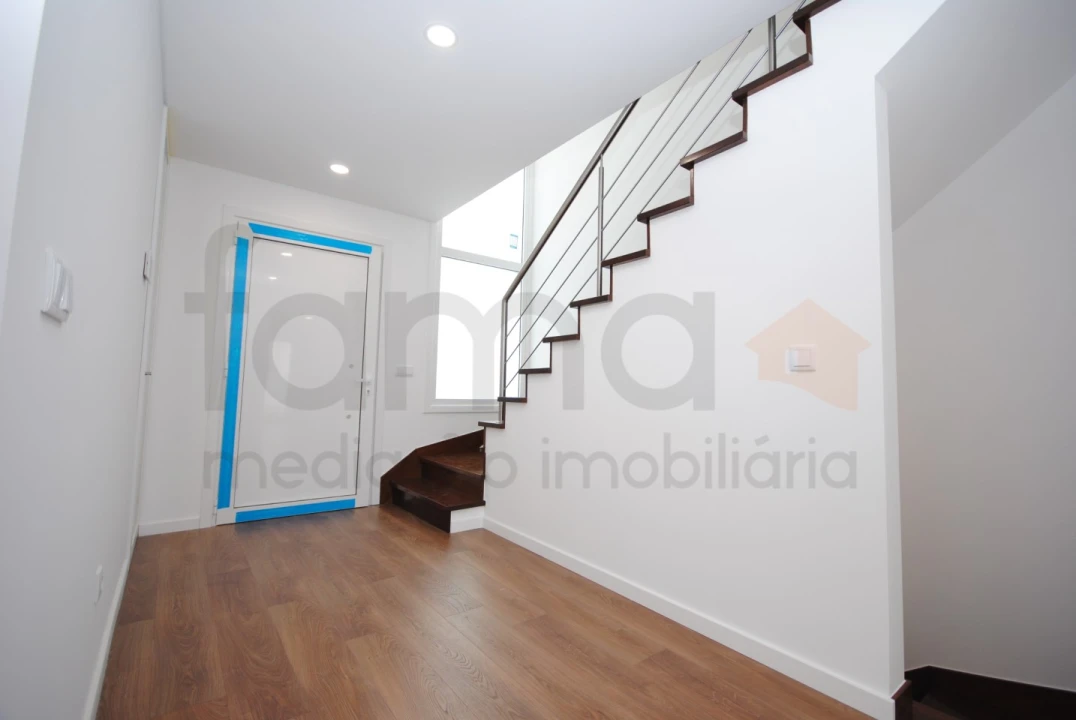 Moradia T4 para Venda em São Domingos de Rana Foto 23