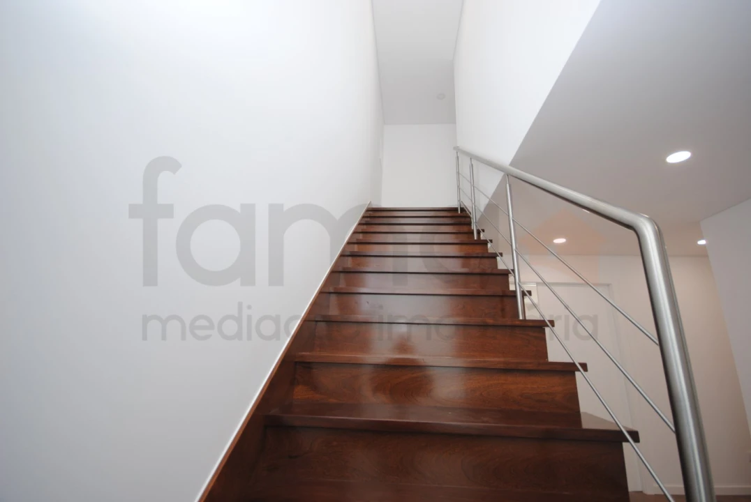 Moradia T4 para Venda em São Domingos de Rana Foto 25