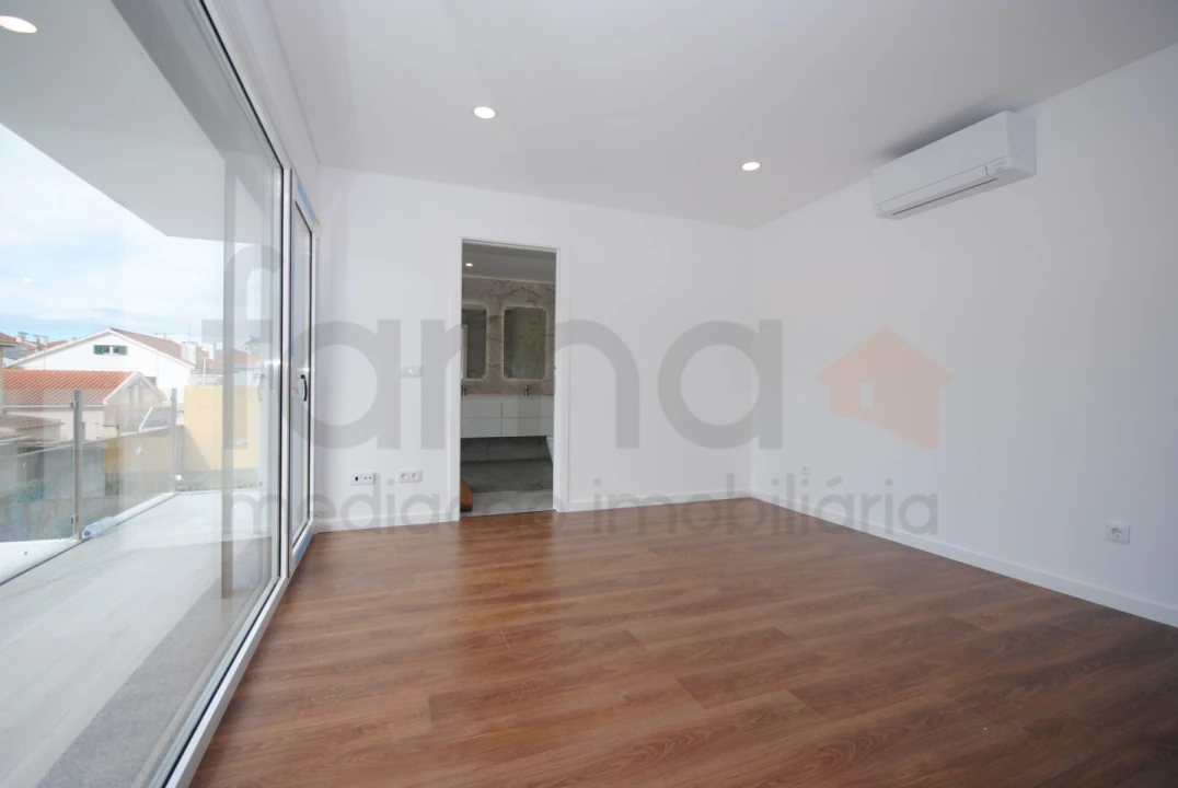 Moradia T4 para Venda em São Domingos de Rana Foto 27