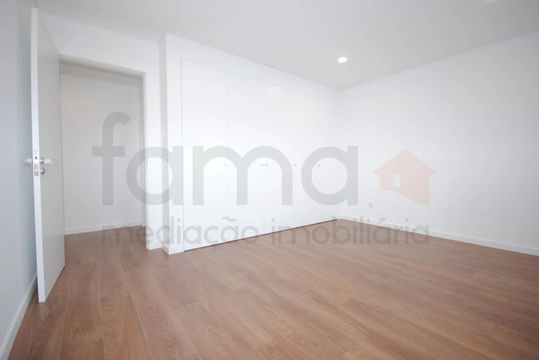 Moradia T4 para Venda em São Domingos de Rana Foto 40