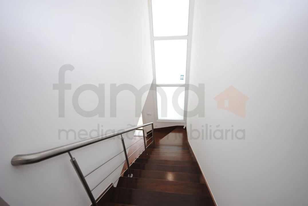 Moradia T4 para Venda em São Domingos de Rana Foto 48