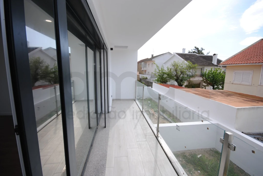 Moradia T4 para Venda em São Domingos de Rana Foto 49