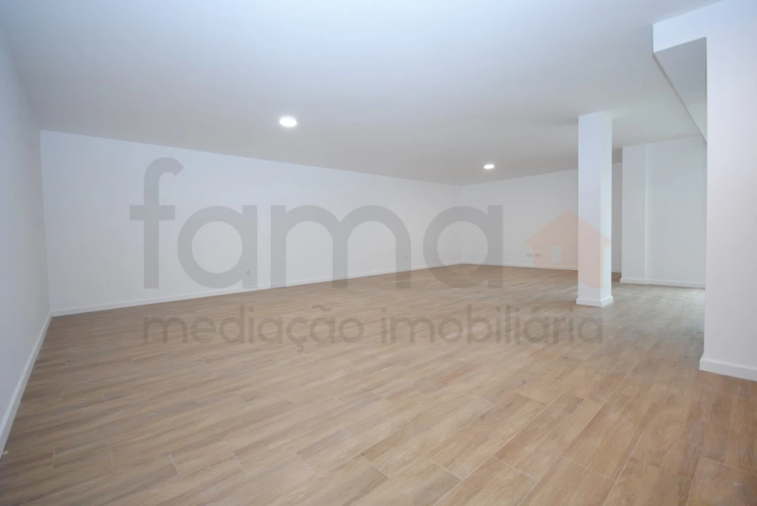 Moradia T4 para Venda em São Domingos de Rana Foto 53