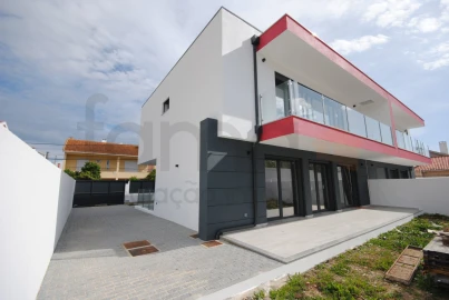 Moradia T4 para Venda em São Domingos de Rana