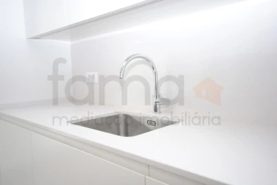 Moradia T4 para Venda em São Domingos de Rana