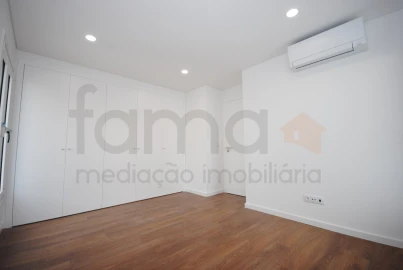 Moradia T4 para Venda em São Domingos de Rana