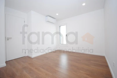 Moradia T4 para Venda em São Domingos de Rana