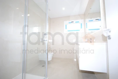 Moradia T4 para Venda em São Domingos de Rana