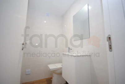 Moradia T4 para Venda em São Domingos de Rana