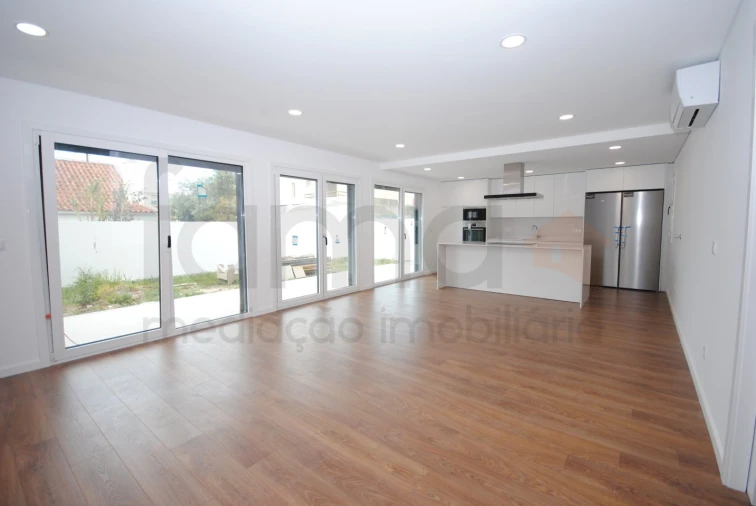 Moradia T4 para Venda em São Domingos de Rana Foto 8