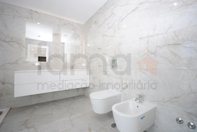 Moradia T4 para Venda em São Domingos de Rana Foto 33