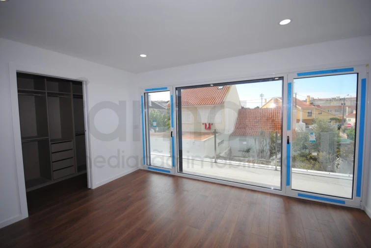 Moradia T4 para Venda em São Domingos de Rana Foto 35