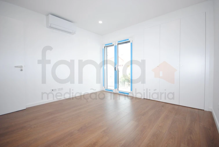 Moradia T4 para Venda em São Domingos de Rana Foto 38