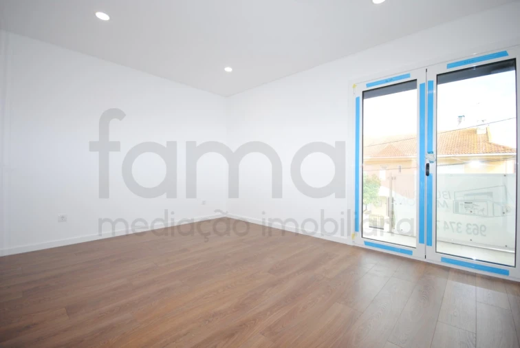 Moradia T4 para Venda em São Domingos de Rana Foto 39