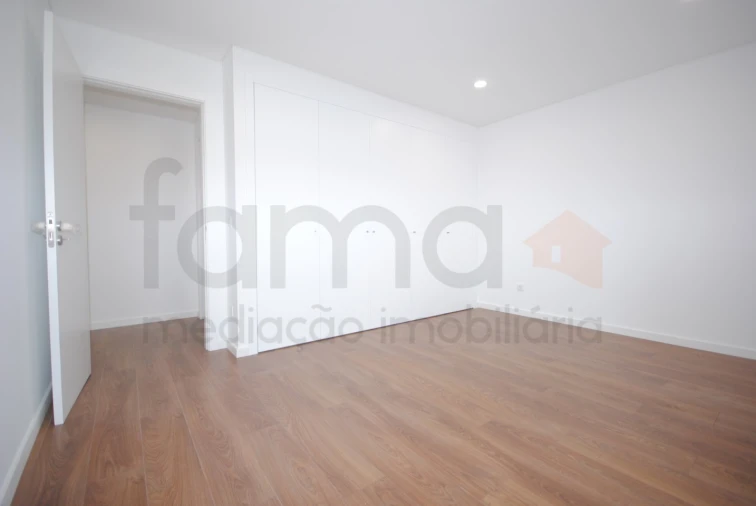 Moradia T4 para Venda em São Domingos de Rana Foto 40