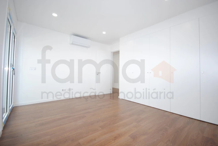 Moradia T4 para Venda em São Domingos de Rana Foto 41