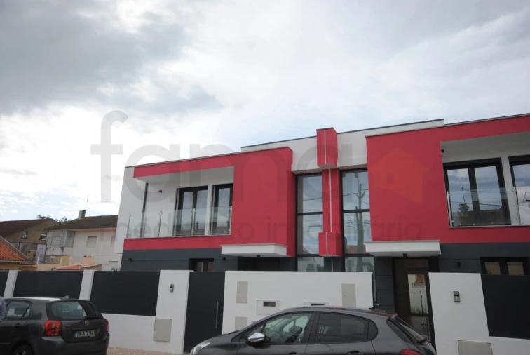 Moradia T4 para Venda em São Domingos de Rana Foto 63