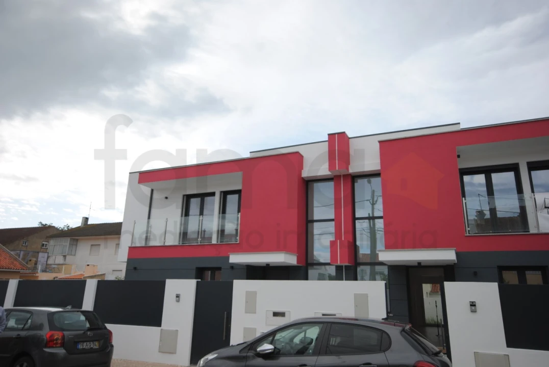 Moradia T4 para Venda em São Domingos de Rana Foto 2