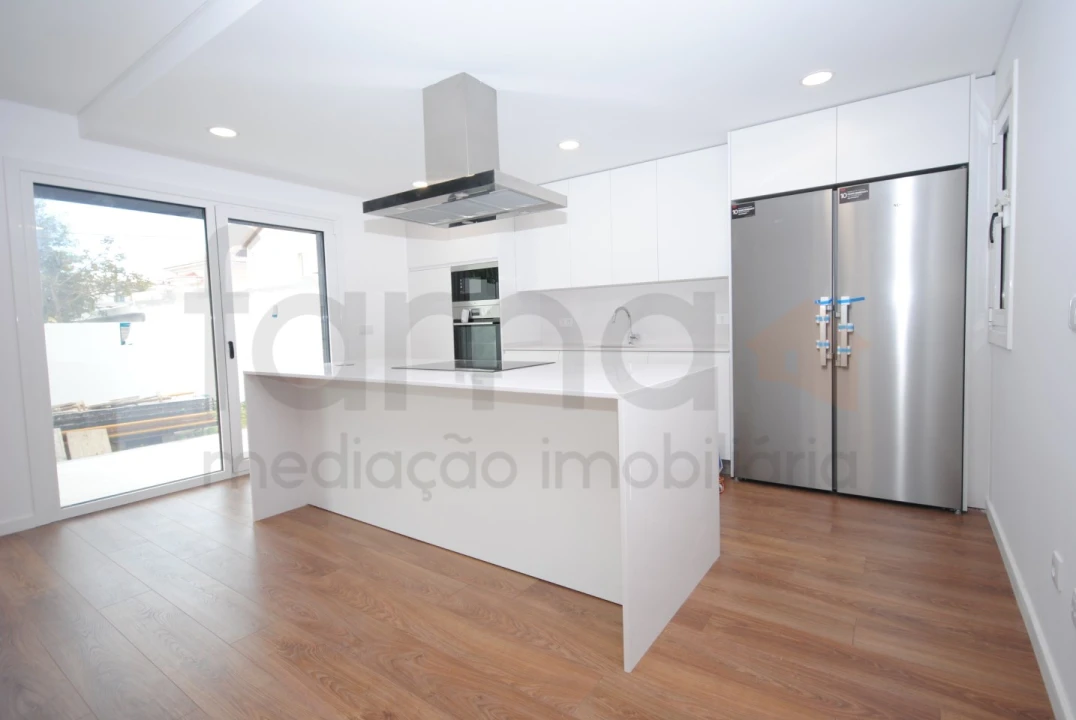 Moradia T4 para Venda em São Domingos de Rana Foto 9