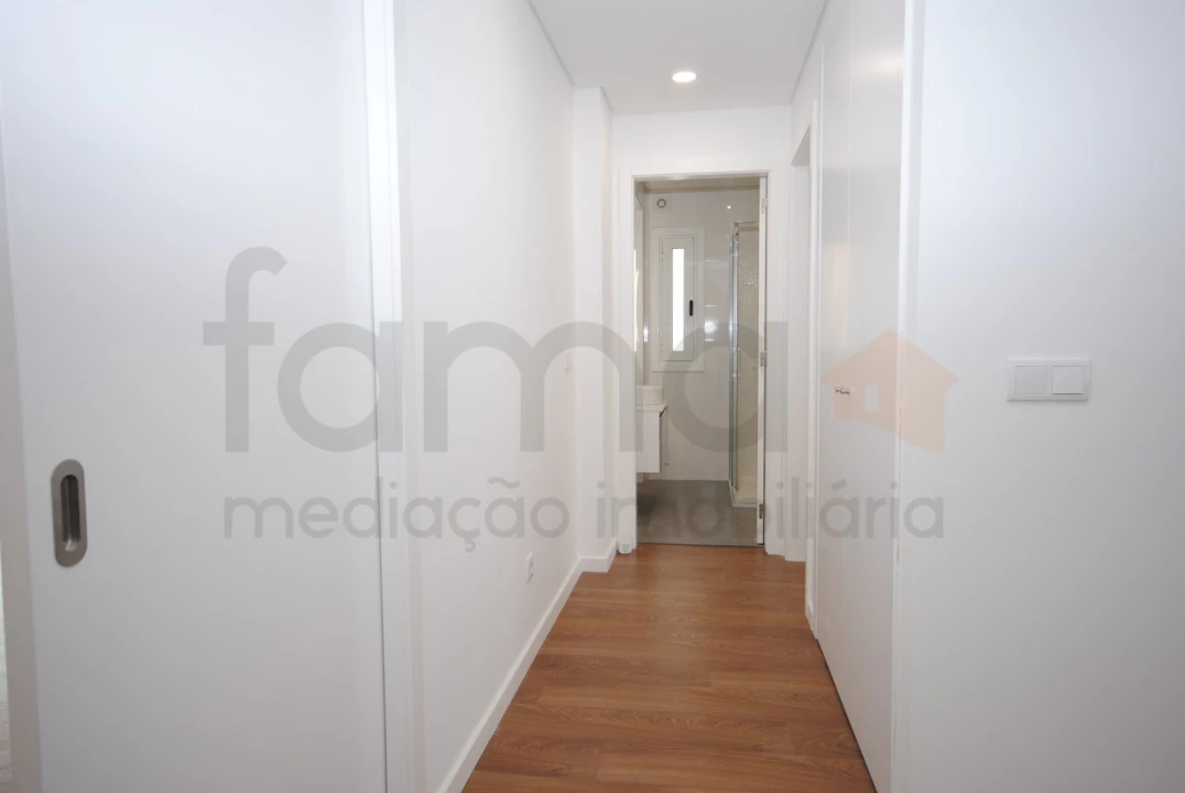 Moradia T4 para Venda em São Domingos de Rana Foto 13