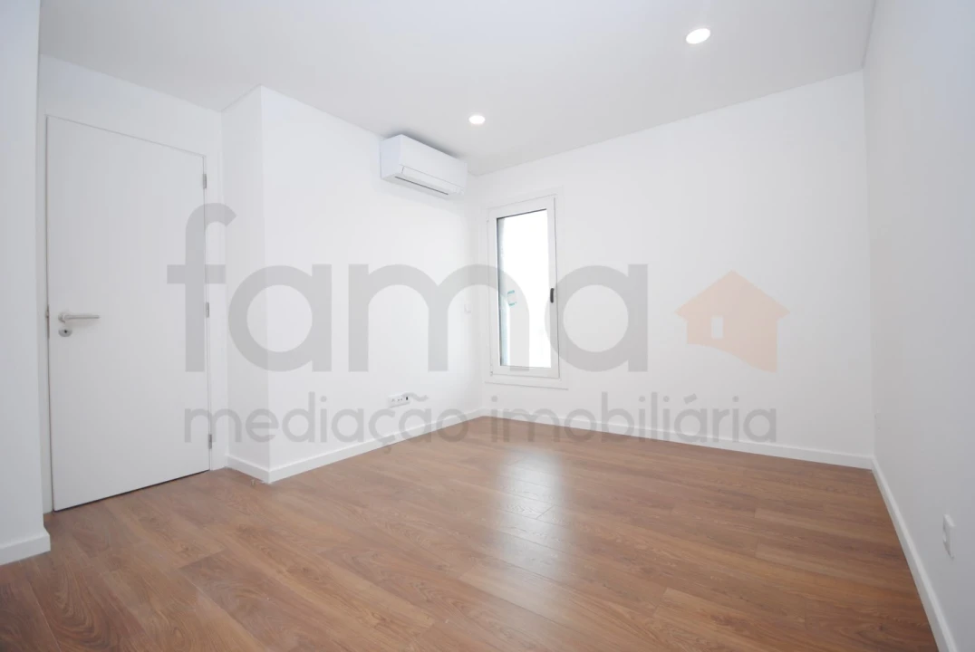 Moradia T4 para Venda em São Domingos de Rana Foto 20