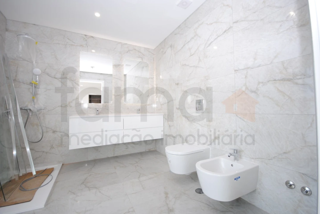 Moradia T4 para Venda em São Domingos de Rana Foto 30