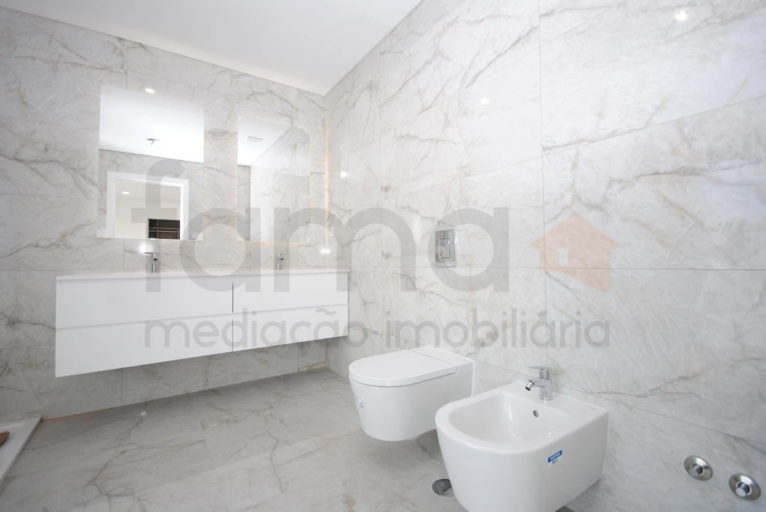 Moradia T4 para Venda em São Domingos de Rana Foto 31