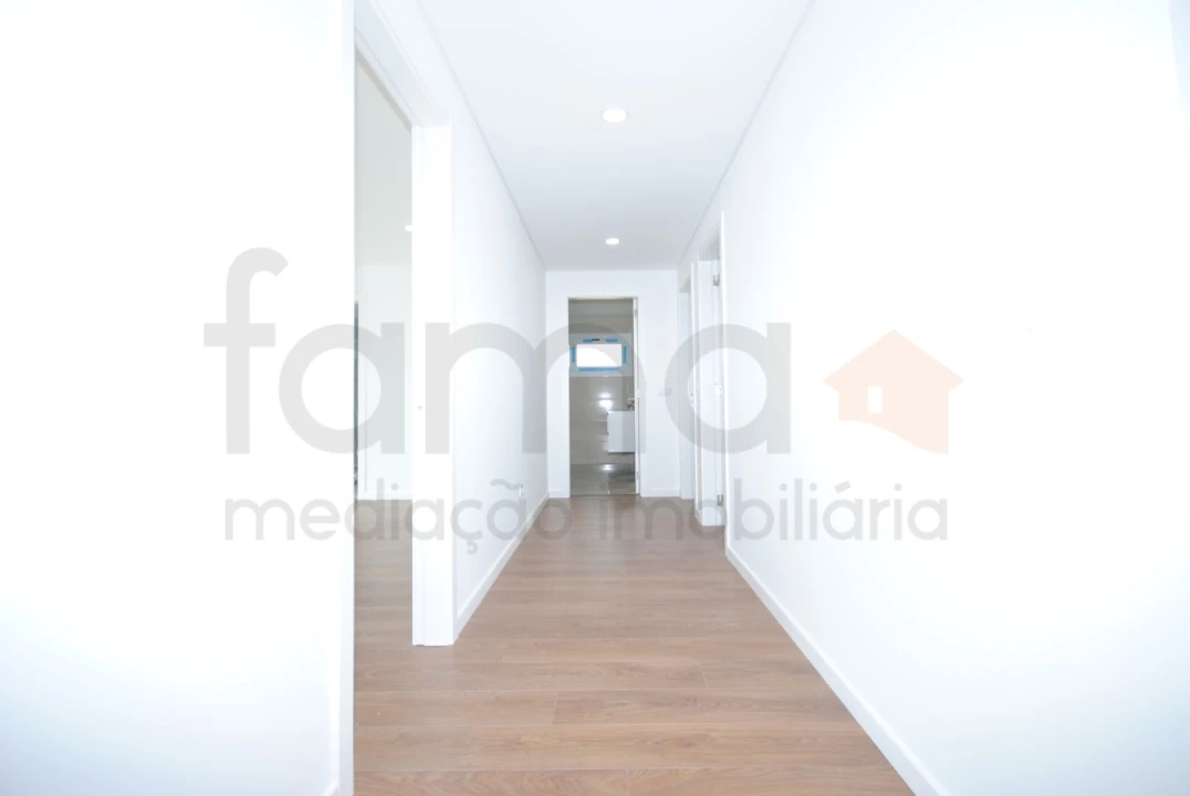 Moradia T4 para Venda em São Domingos de Rana Foto 33